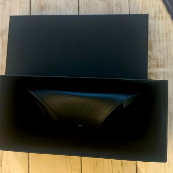 Ray bans - Picture 1 of 2